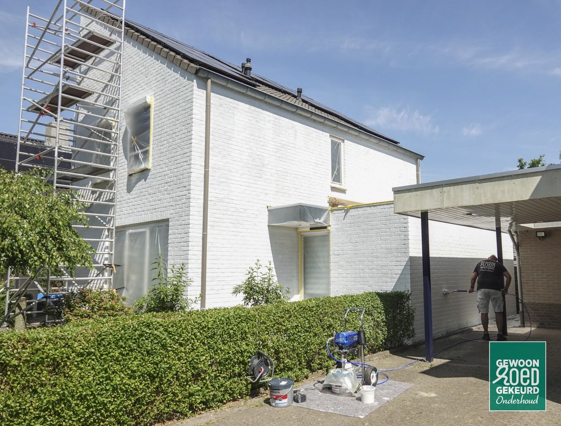 Gevel wordt gespoten